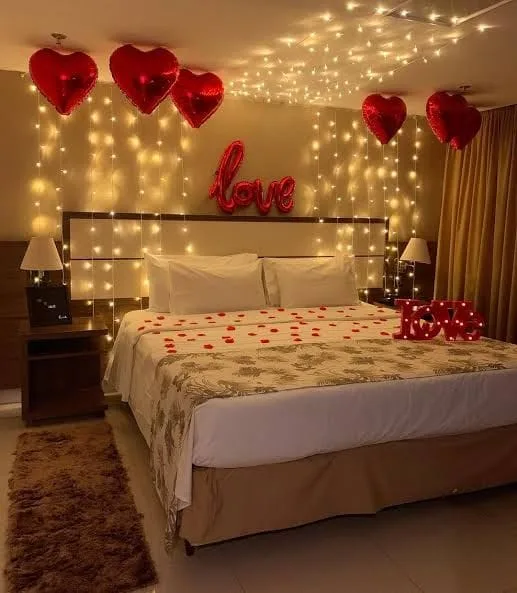 ₹2999 Romantic Anniversary Setup Package